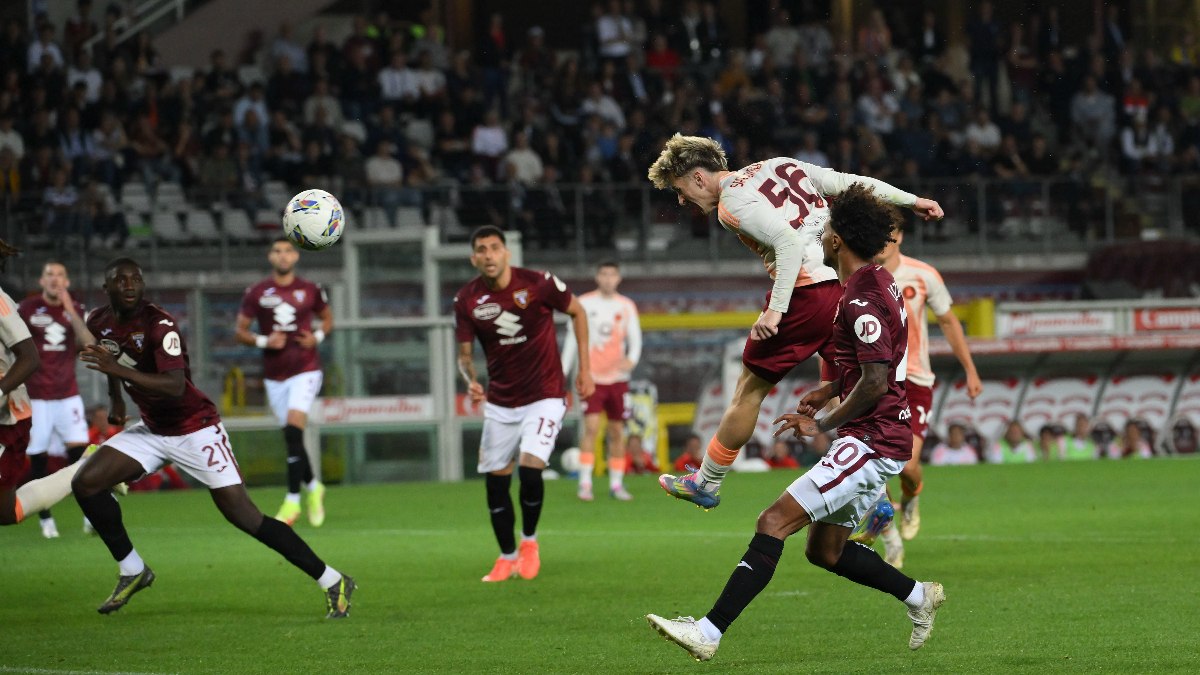Roma deplasmanda Torino’yu devirdi