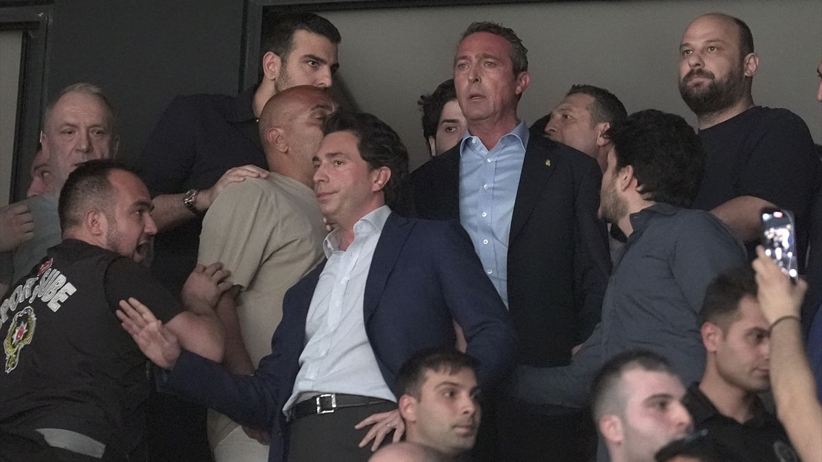 Beşiktaş Fibabanka – Fenerbahçe Beko maçında olay çıktı