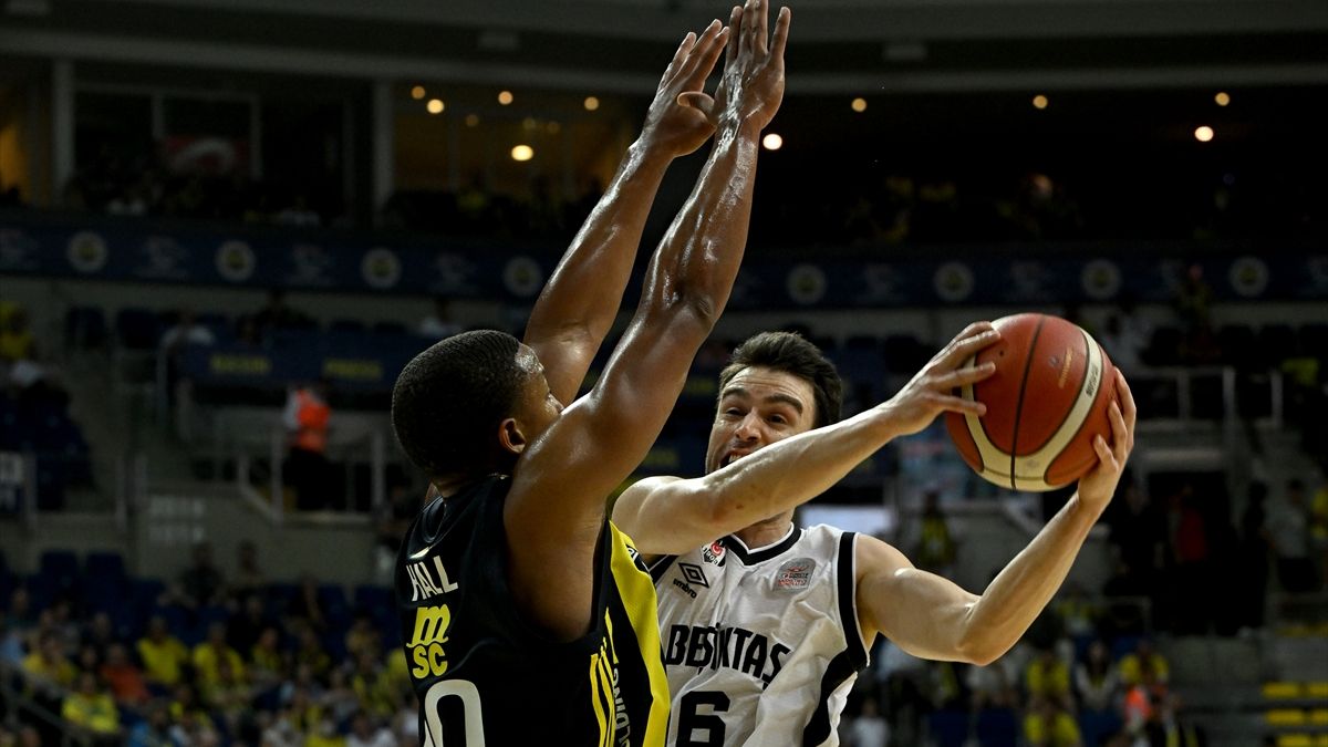 Beşiktaş’tan Fenerbahçe’ye tepki: Holiganizm tarafındalar